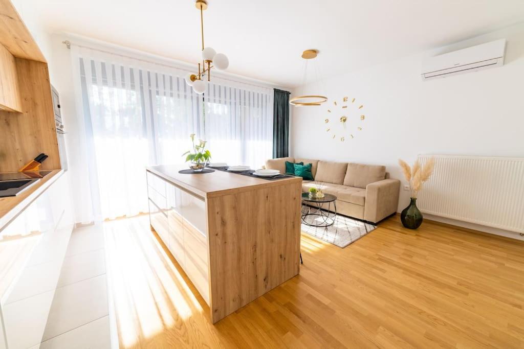 Apartman Lux Self Check-In Virovitica Exterior foto