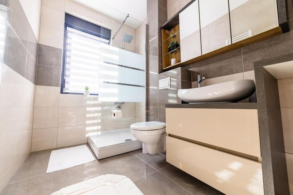 Apartman Lux Self Check-In Virovitica Exterior foto